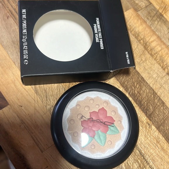 💕🌙Mac In For A Treat Pearlmatte Face Powder - Picture 7 of 9